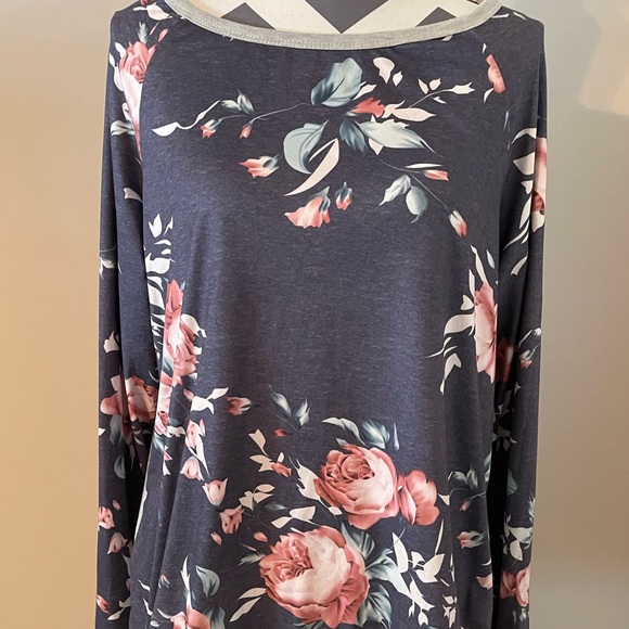 Long sleeve top - Picture 1 of 3